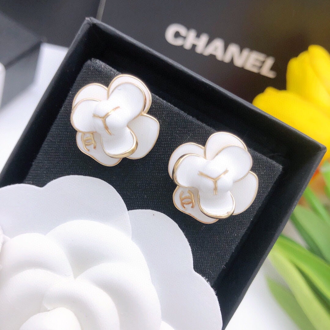 18K Chanel Flower Pearl Earrings