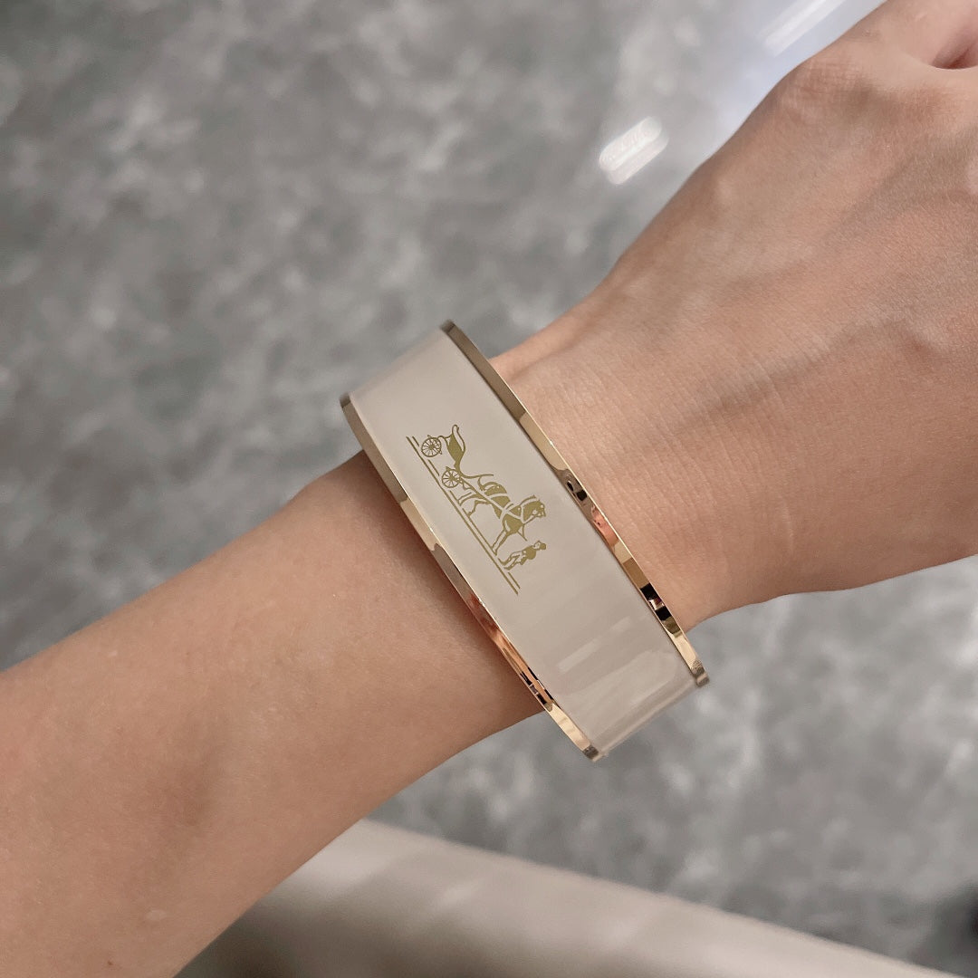 18K Enamel Cal¨¨che Wide Bangle Hermès Bracelet