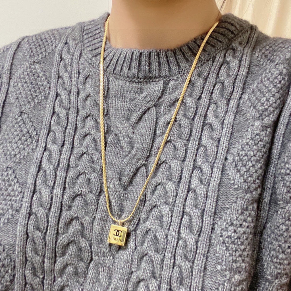 18K Chanel Pendant Necklace