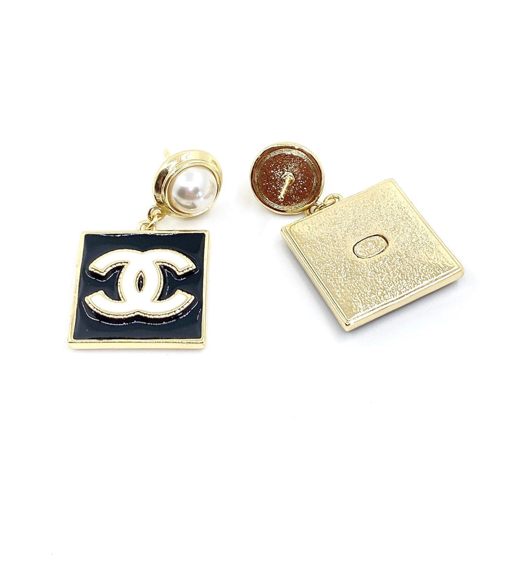 18K Chanel Square Pearl Pendant Earrings