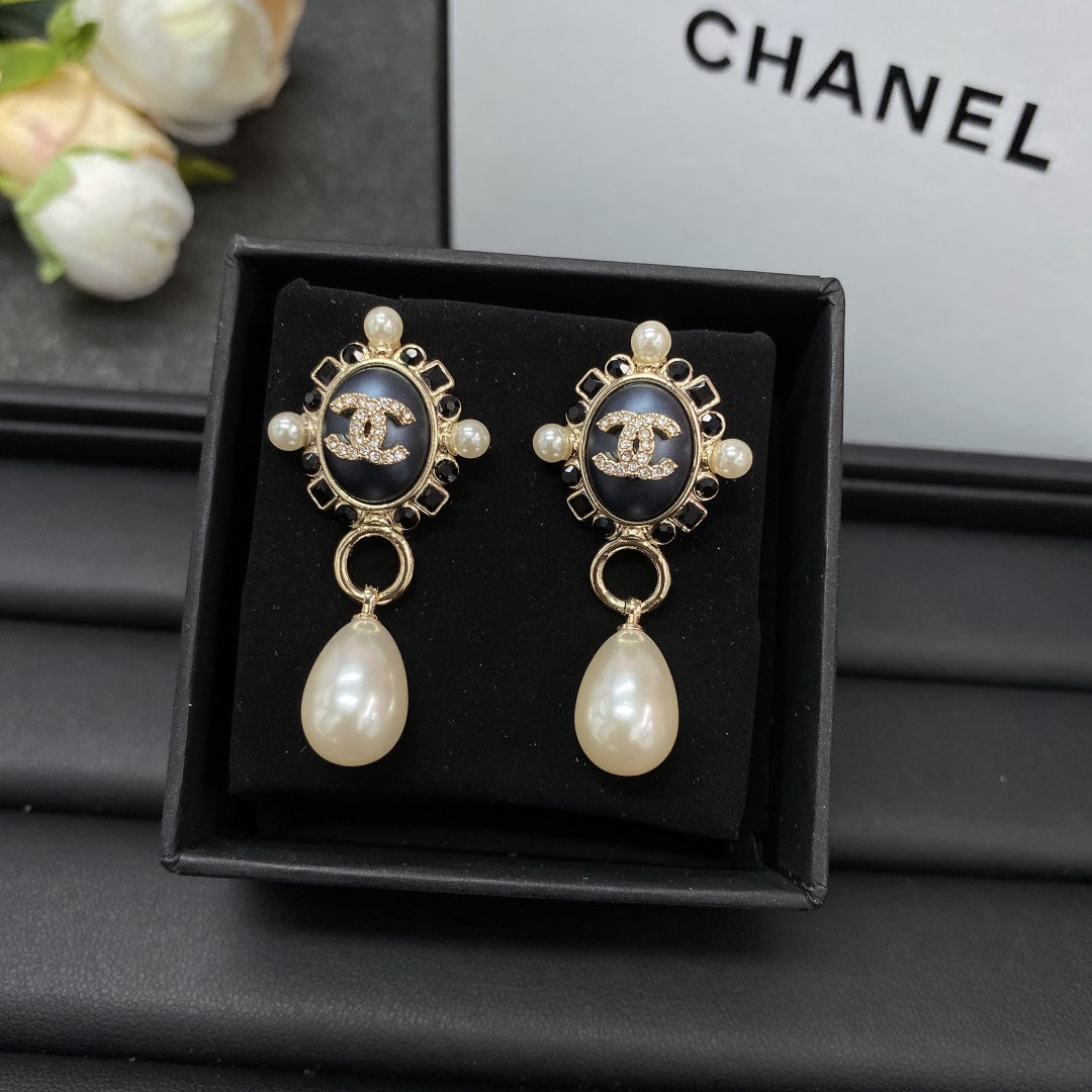 18K Chanel Pearl Pendant Earrings