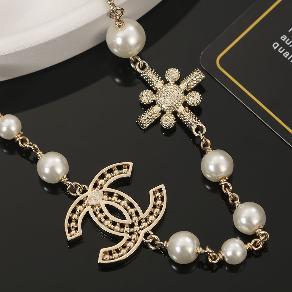 18K Chanel Flower Pearls Necklace