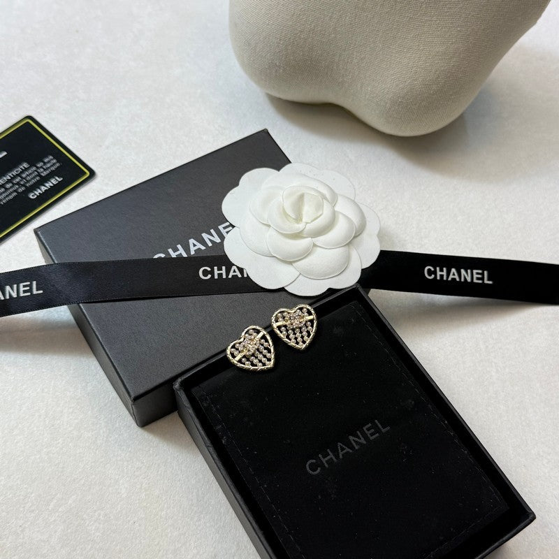 18K Chanel Pearl Heart Earrings