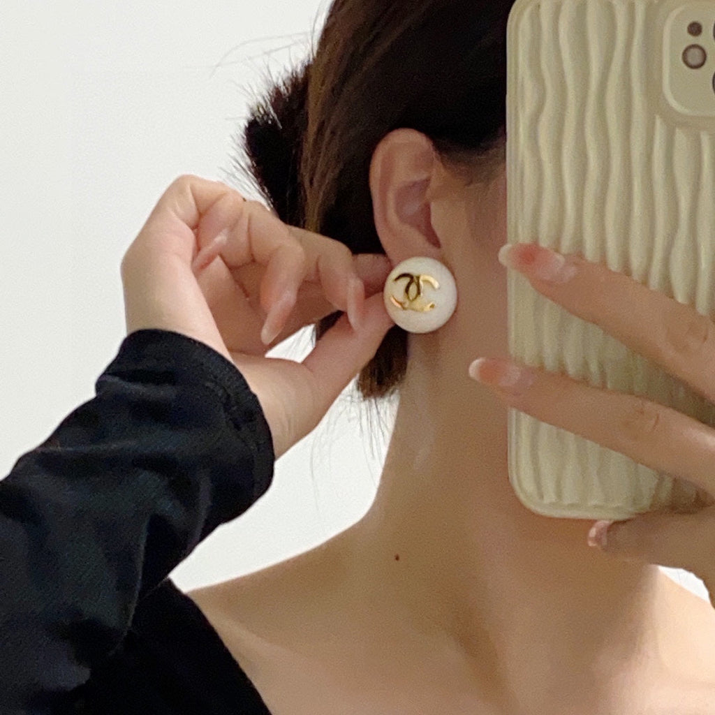 18K Chanel Pearl Round Earrings