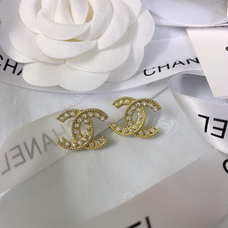 18K Chanel Pearls Earrings