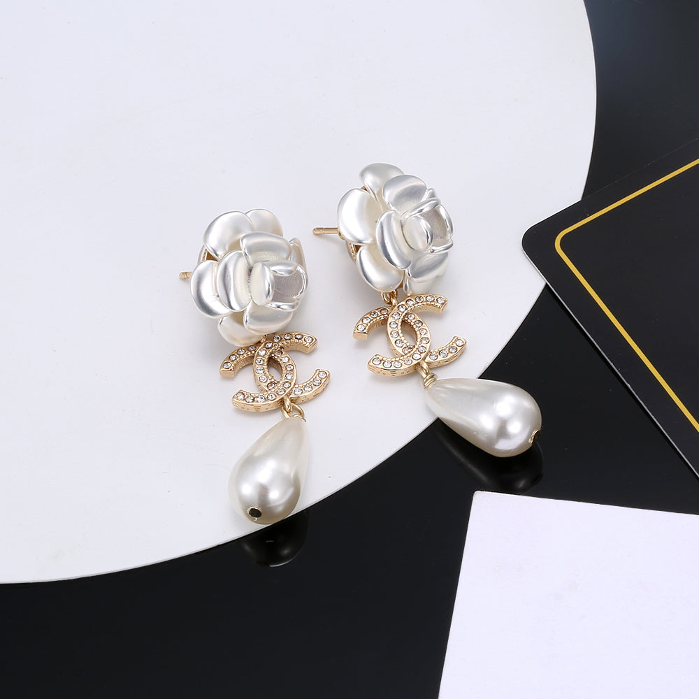 18K Chanel Flower Pearl Earrings