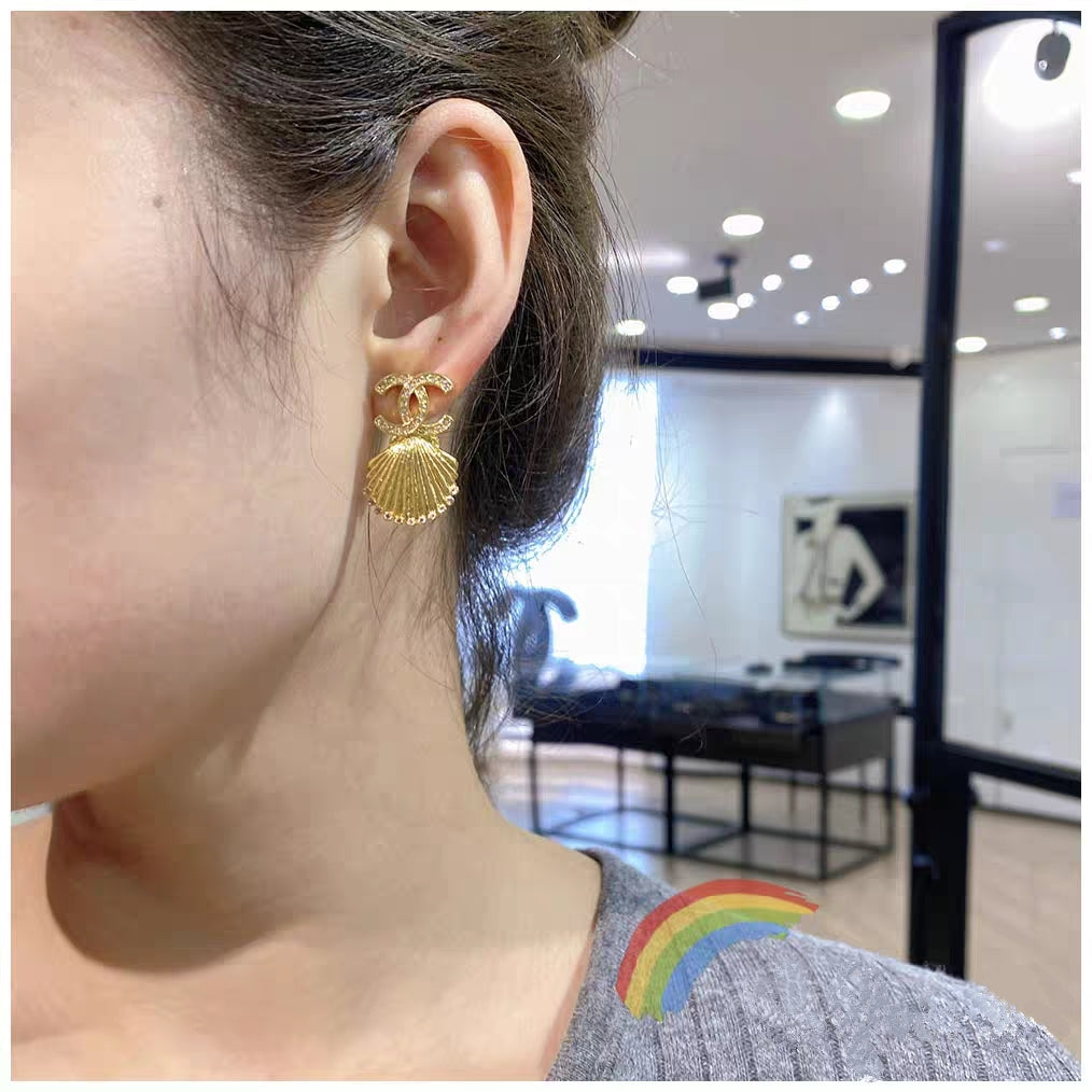 18K Chanel Shell Pendant Earrings