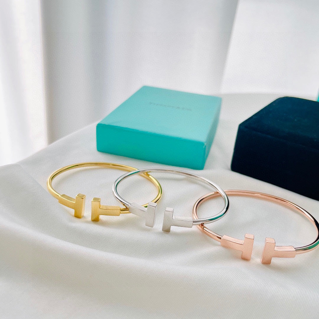 18K Tiffany & Co. Wire Bracelet