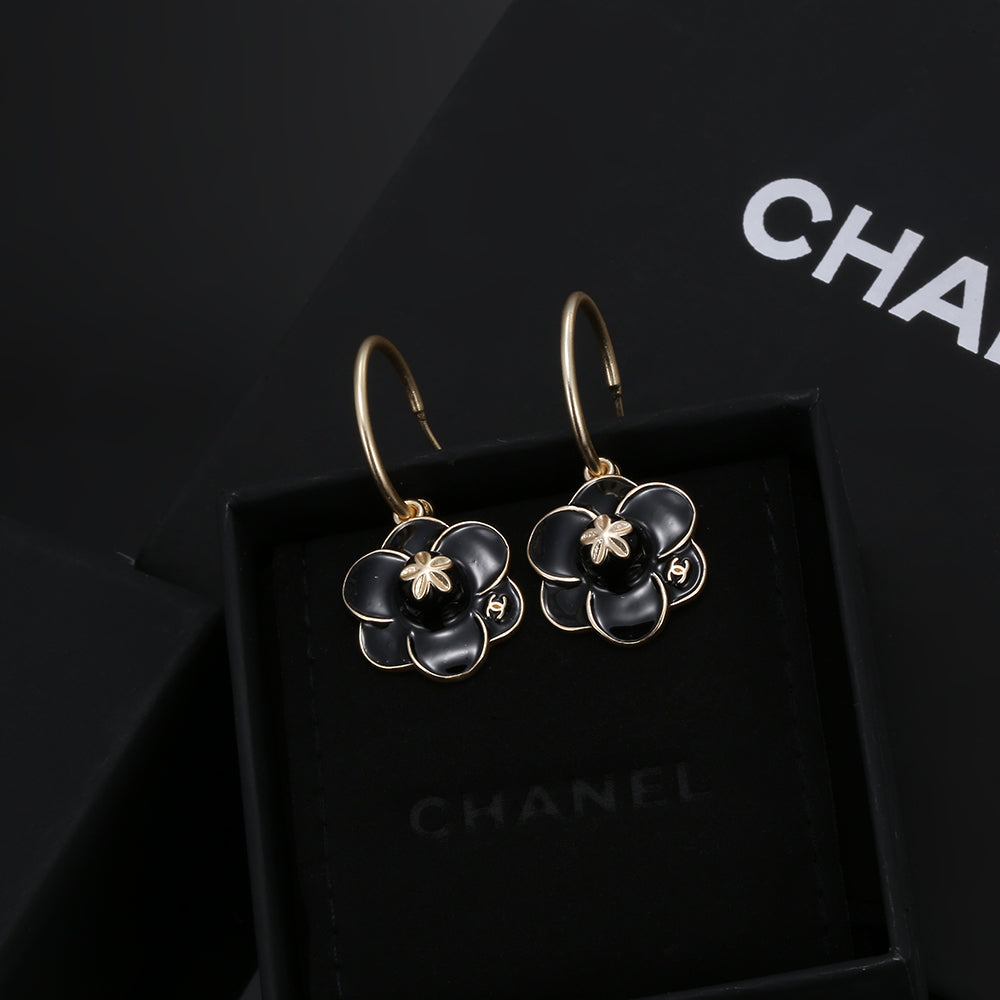 18K Chanel Flower Earrings