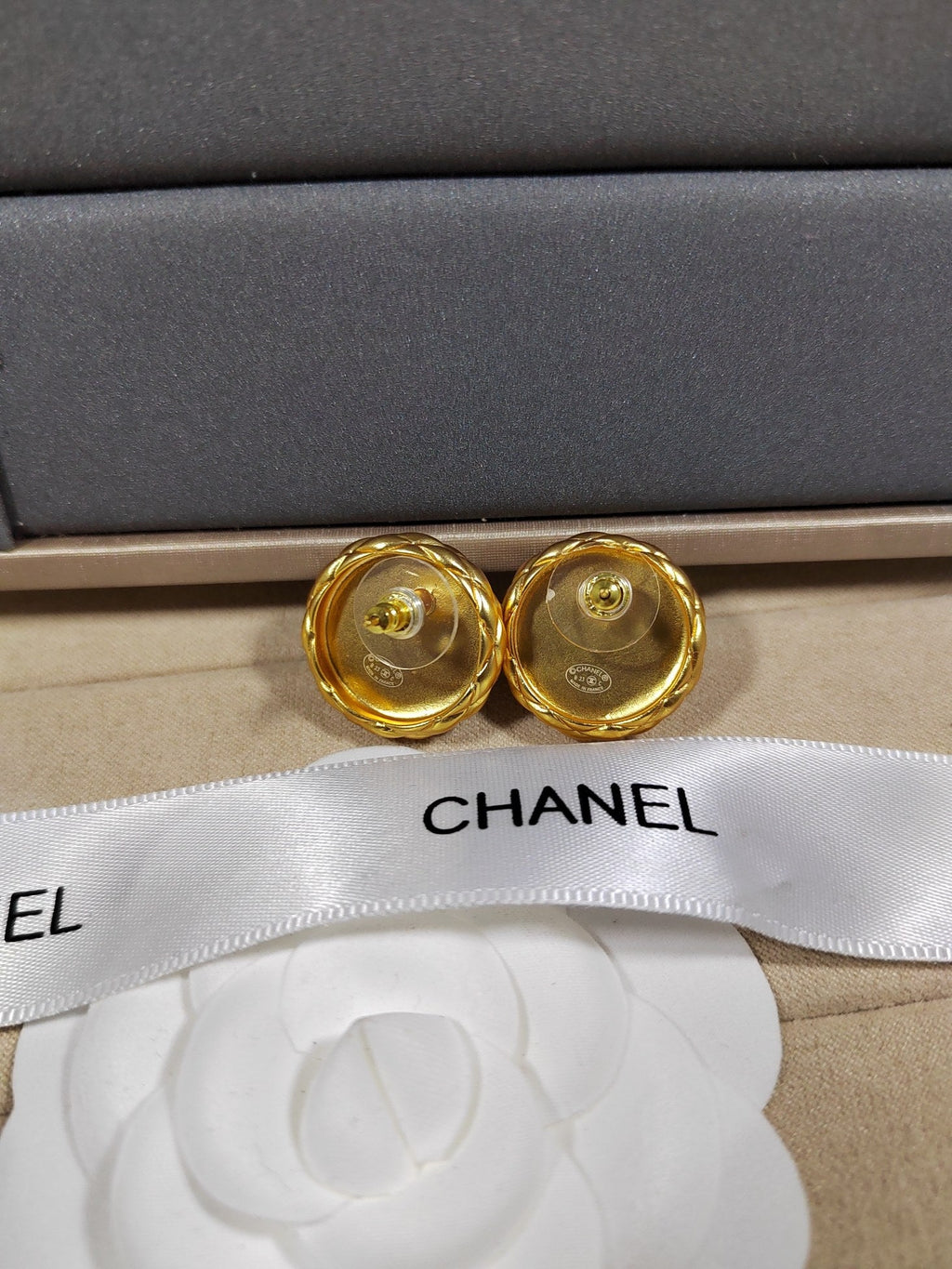 18K Chanel Round Pearl Earrings