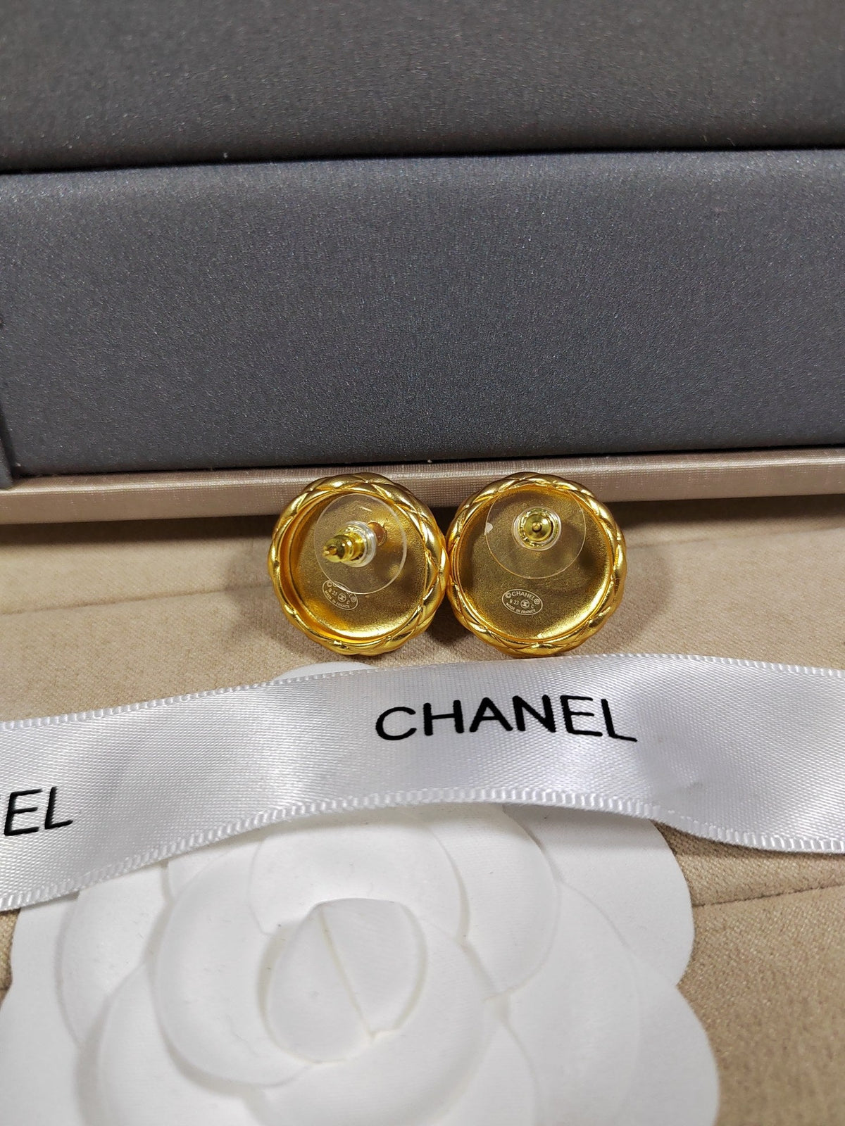 18K Chanel Round Pearl Earrings