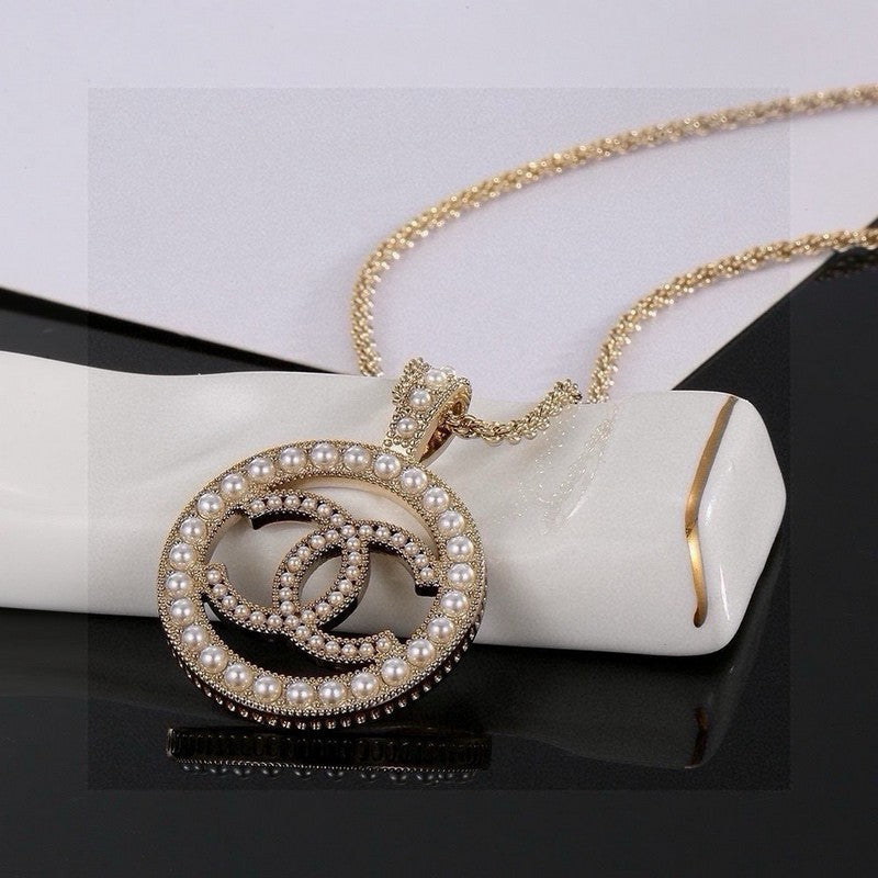 18K Chanel Pearl Round Gold Necklace