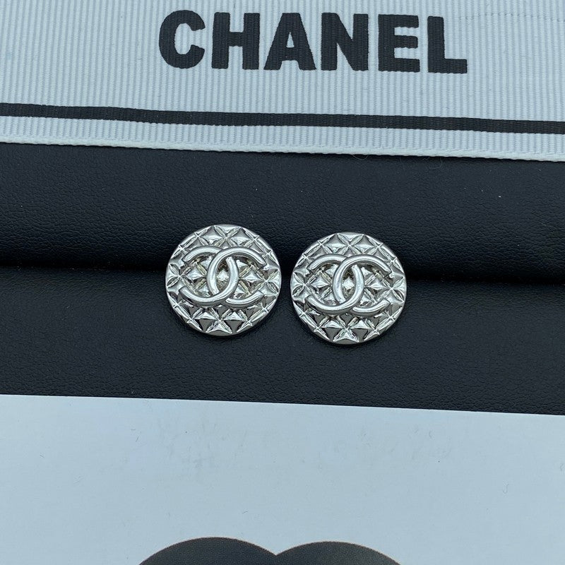18K Chanel Round White Gold Earrings