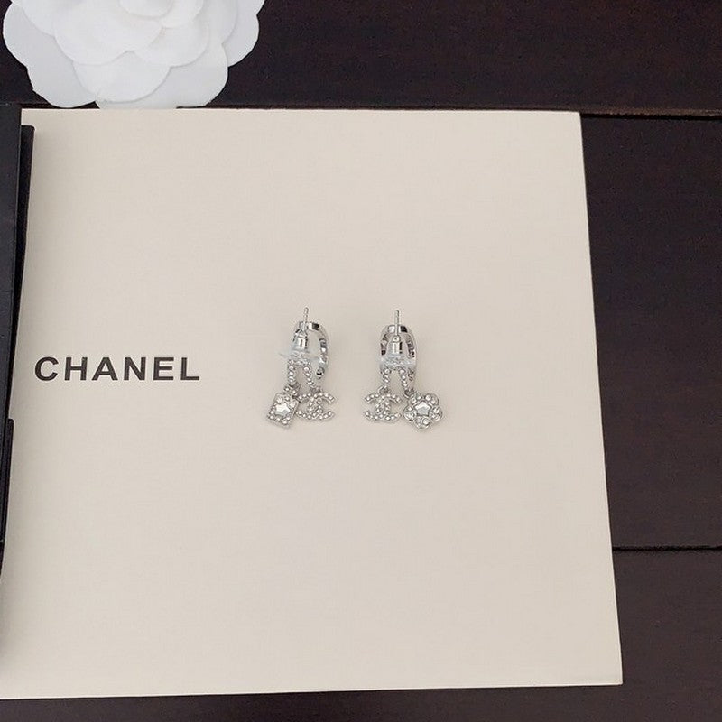 18K Chanel Flower Diamond Earrings