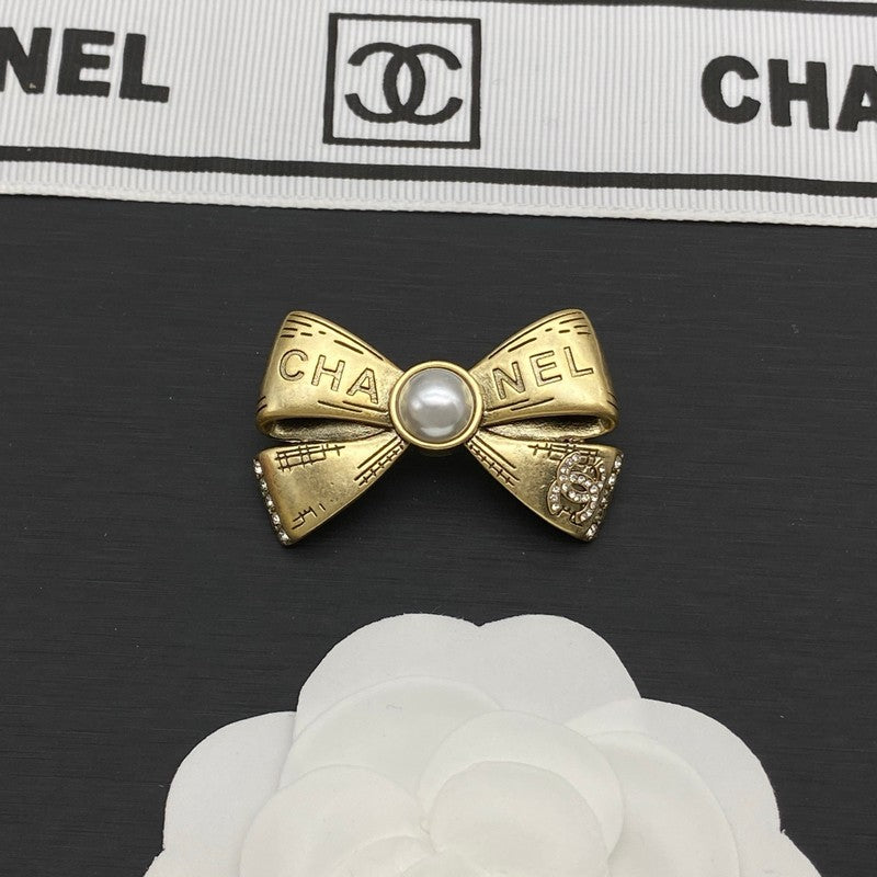 18K Chanel Bow Tie Pearl Gold Brooch