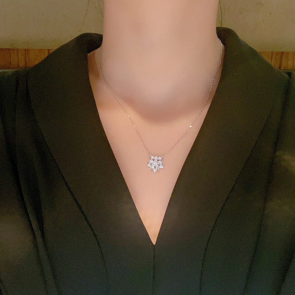 18K Van Cleef & Arpels Lotus Openwork Pendant Necklace