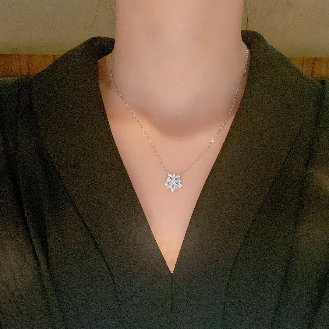 18K Van Cleef & Arpels Lotus Openwork Pendant Necklace