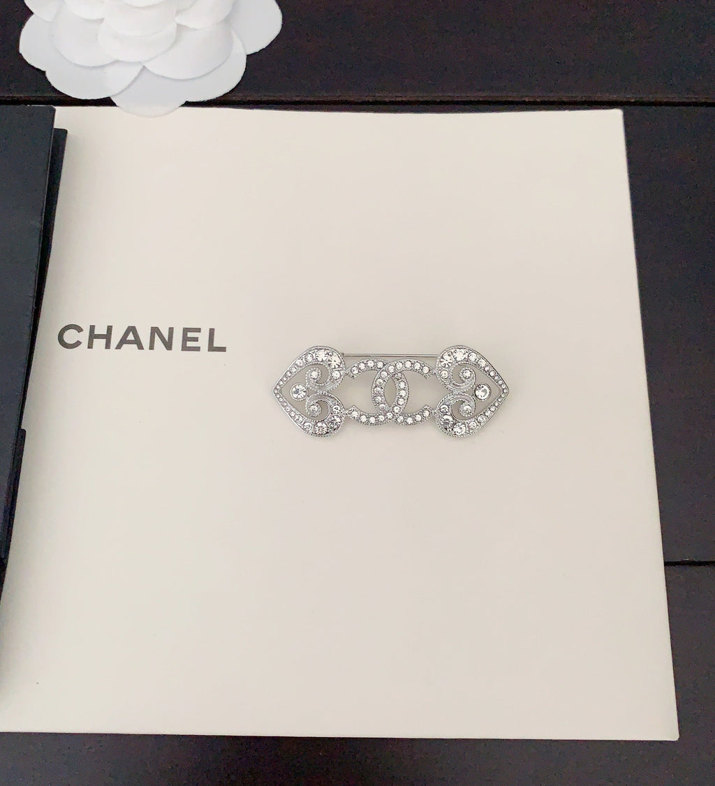18K Chanel Heart Brooch