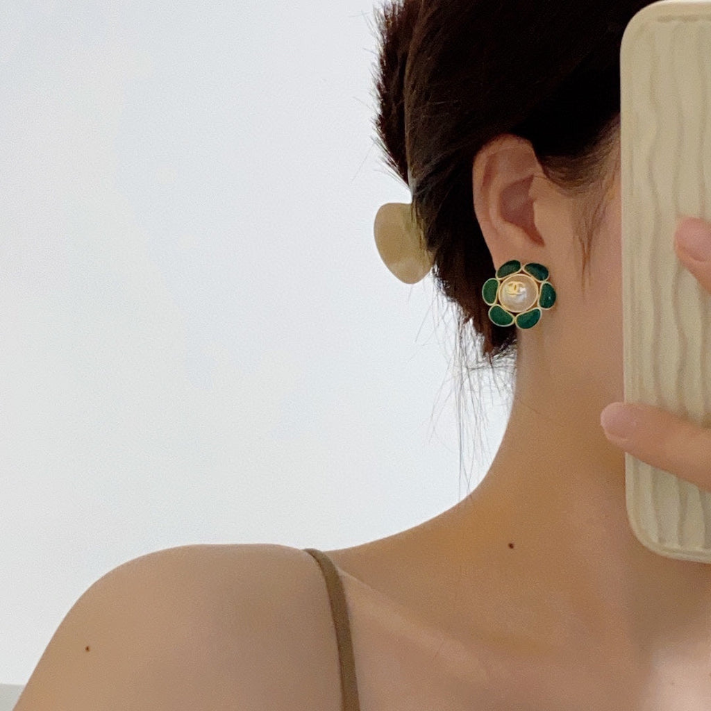 18K Chanel Emerald Petals Earrings