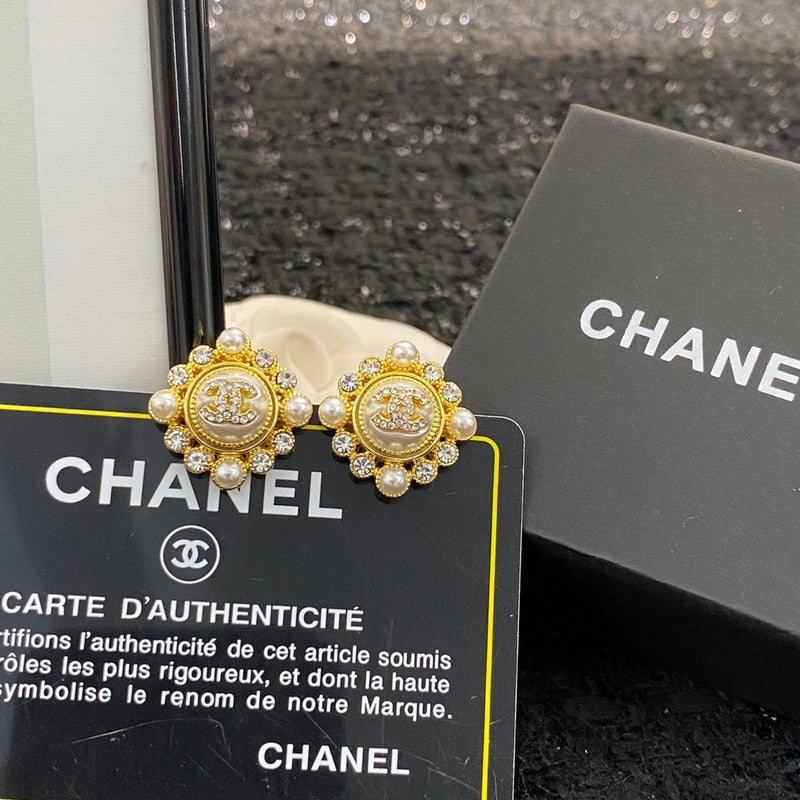 18K Chanel Pearls Earrings