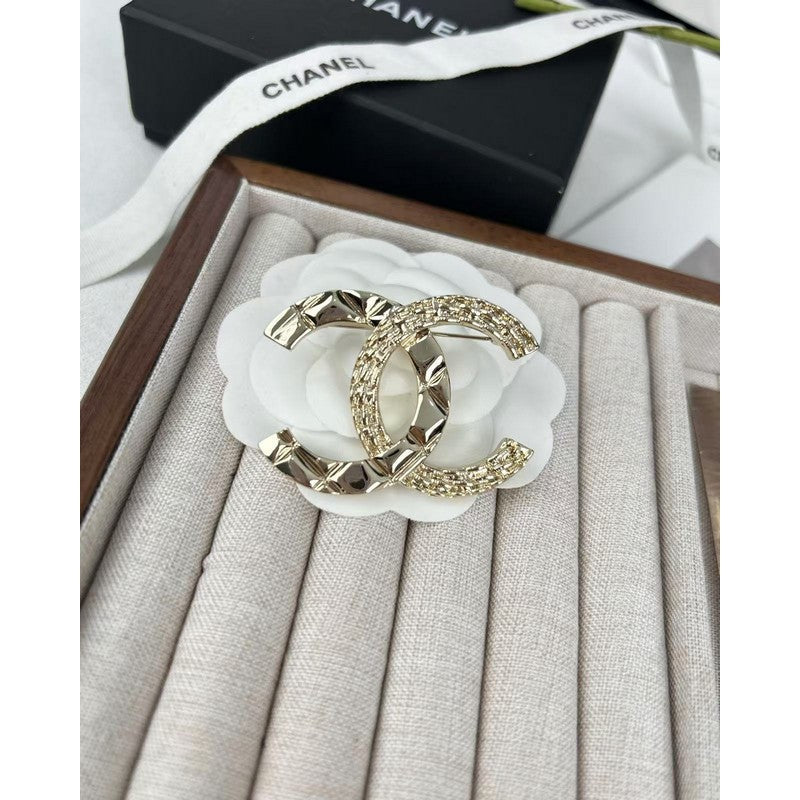 18K Chanel Gold Brooch