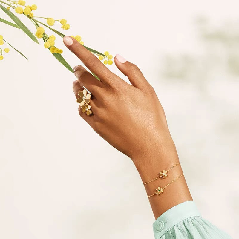 18K Van Cleef & Arpels Frivole Emerald Bracelet