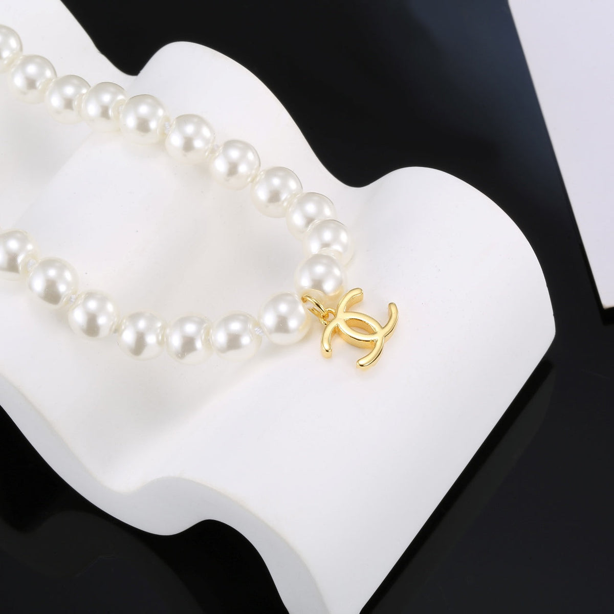 18K Chanel Pearls Necklace