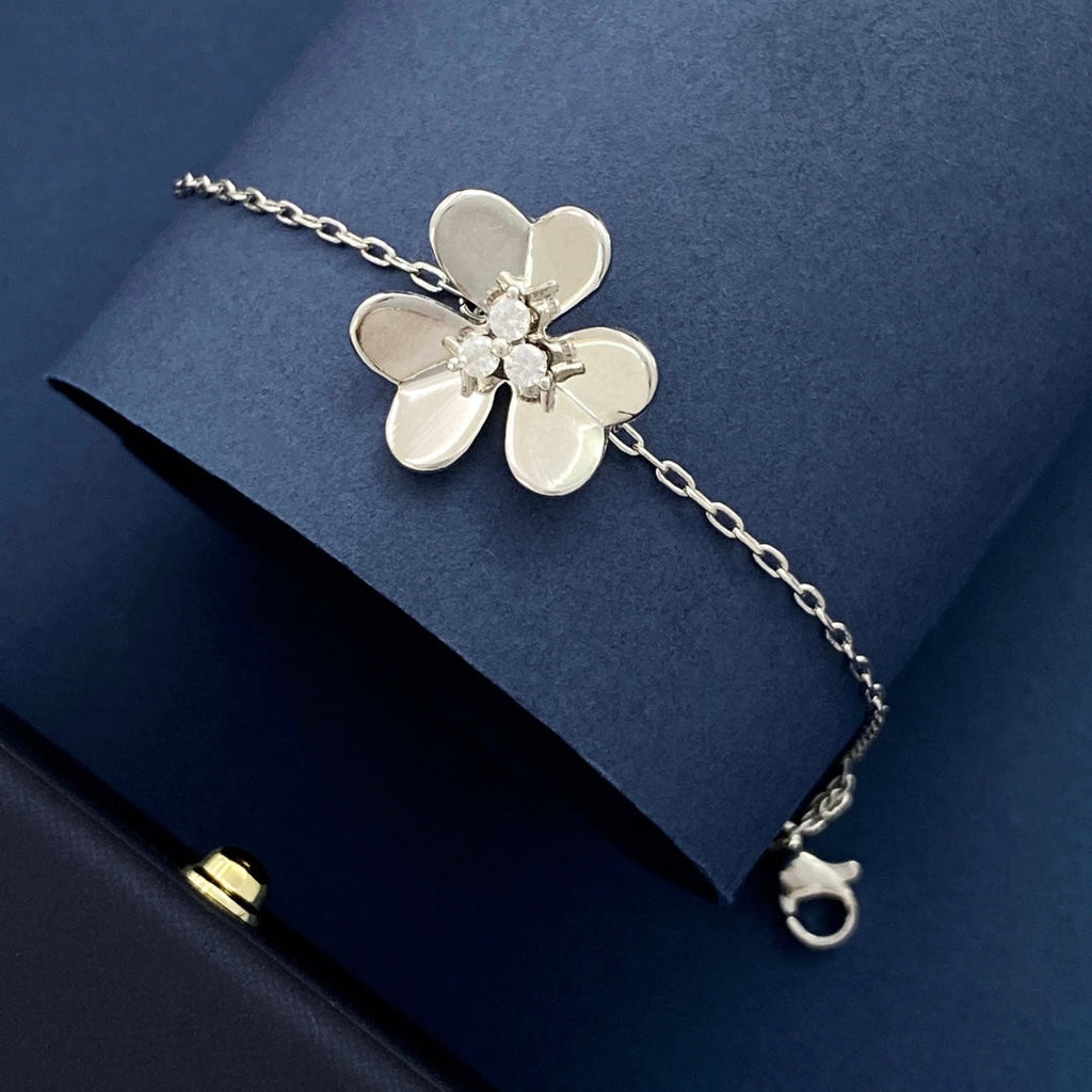 18K Van Cleef & Arpels Frivole Medium Clover Bracelet