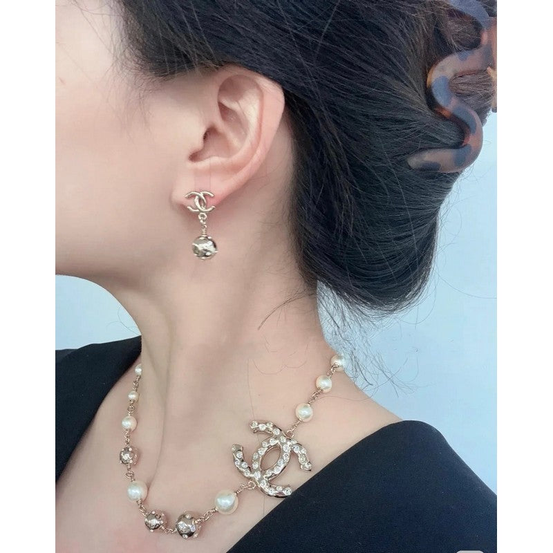 18K Chanel White Pearls Necklace