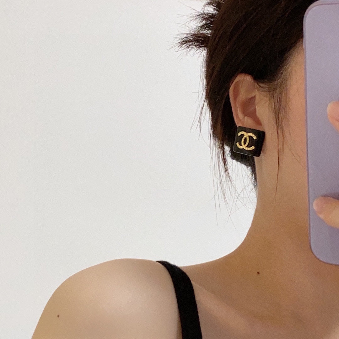 18K Chanel Black Resin Square Earrings