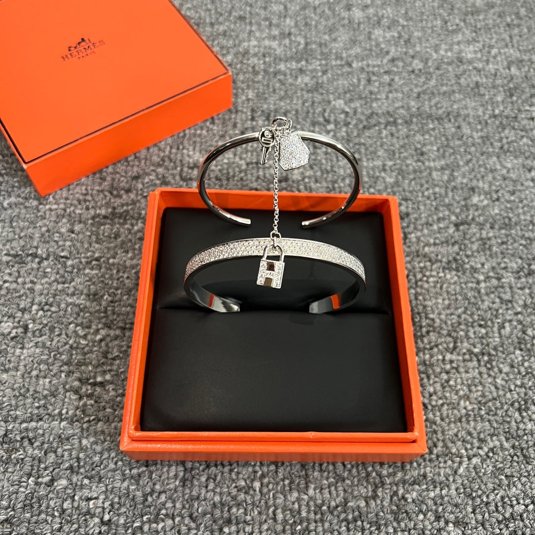 18K Kelly Clochette Diamonds Hermès Bracelet