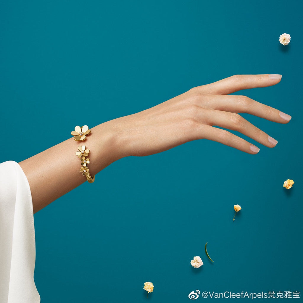 18K Van Cleef & Arpels Frivole Seven Flowers Bracelet