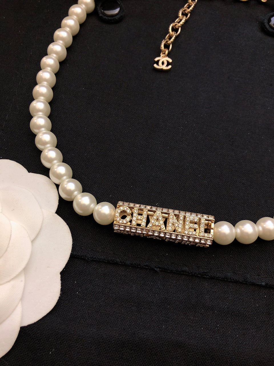 18K Chanel Scripe Pearls Chain Necklace