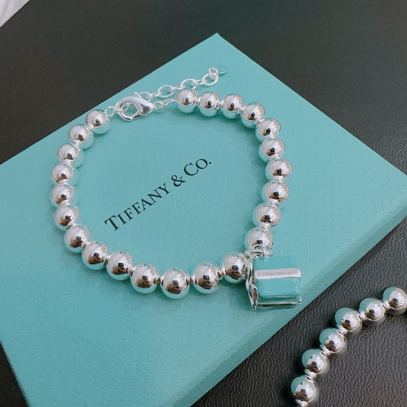 18K Return to Tiffany & Co. Blue Gift Box Bracelet
