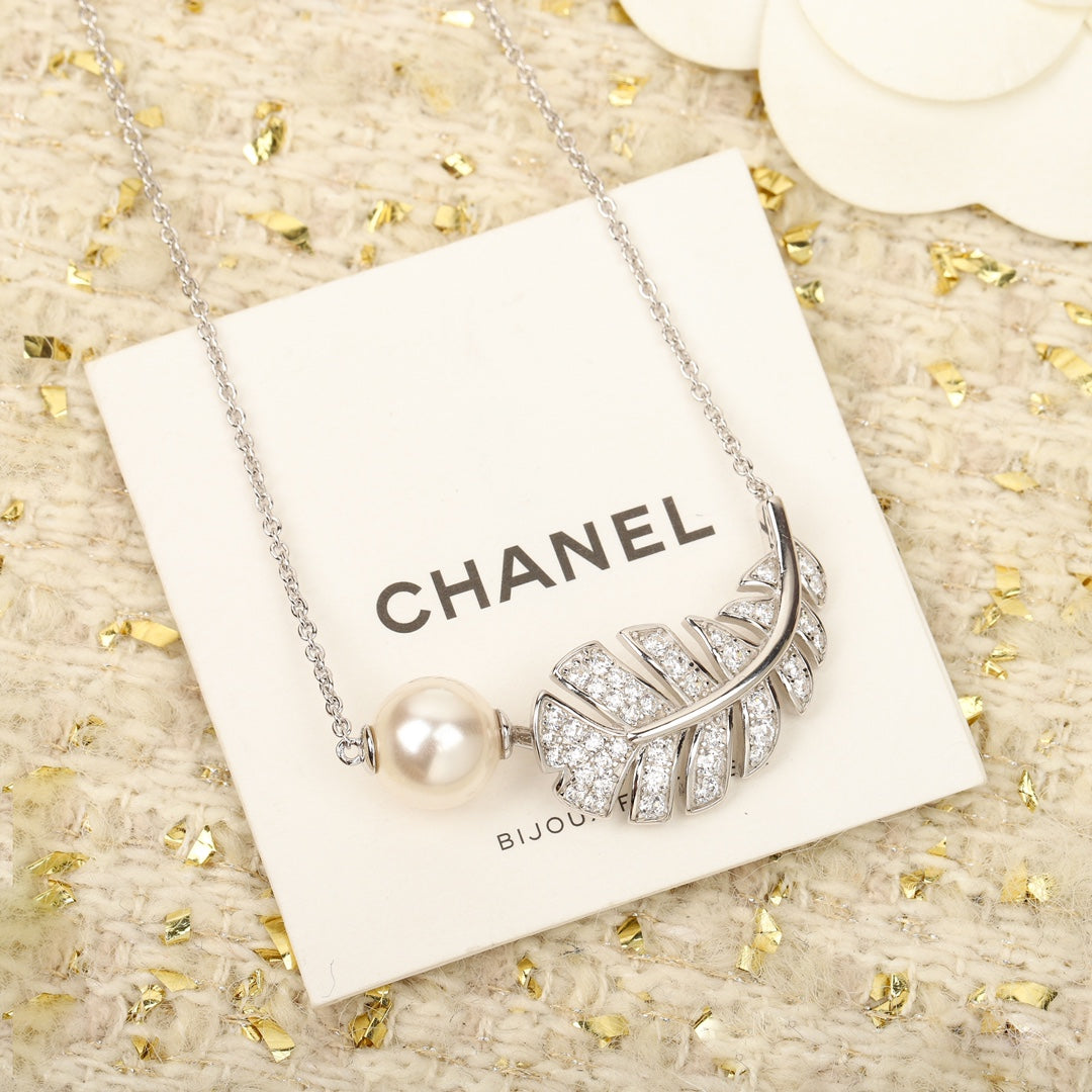 18K Chanel Plume De Necklace
