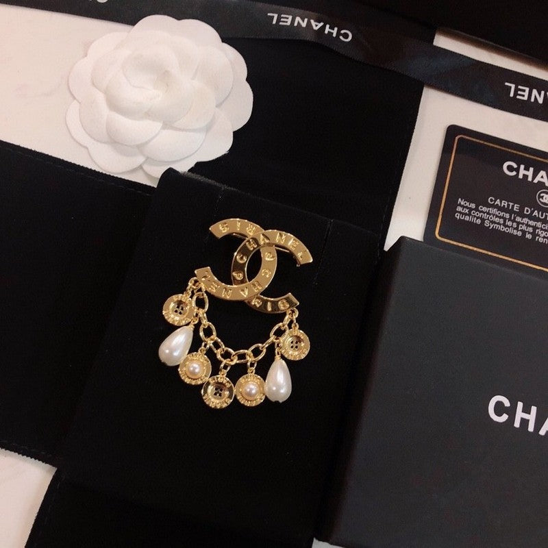 18K Chanel Pearl Pendant Brooch
