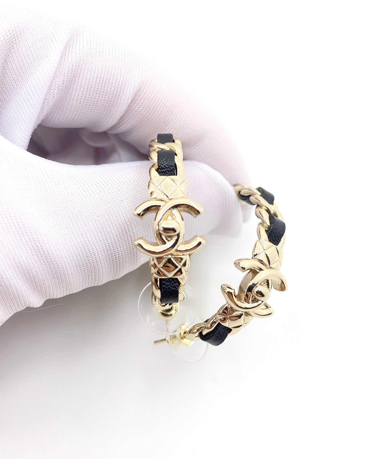 18K Chanel Cricle Leather Earrings