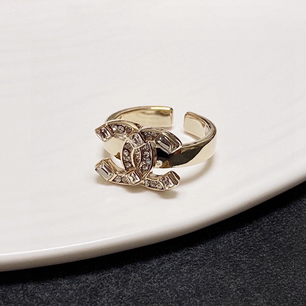 18K Chanel Crystals Ring