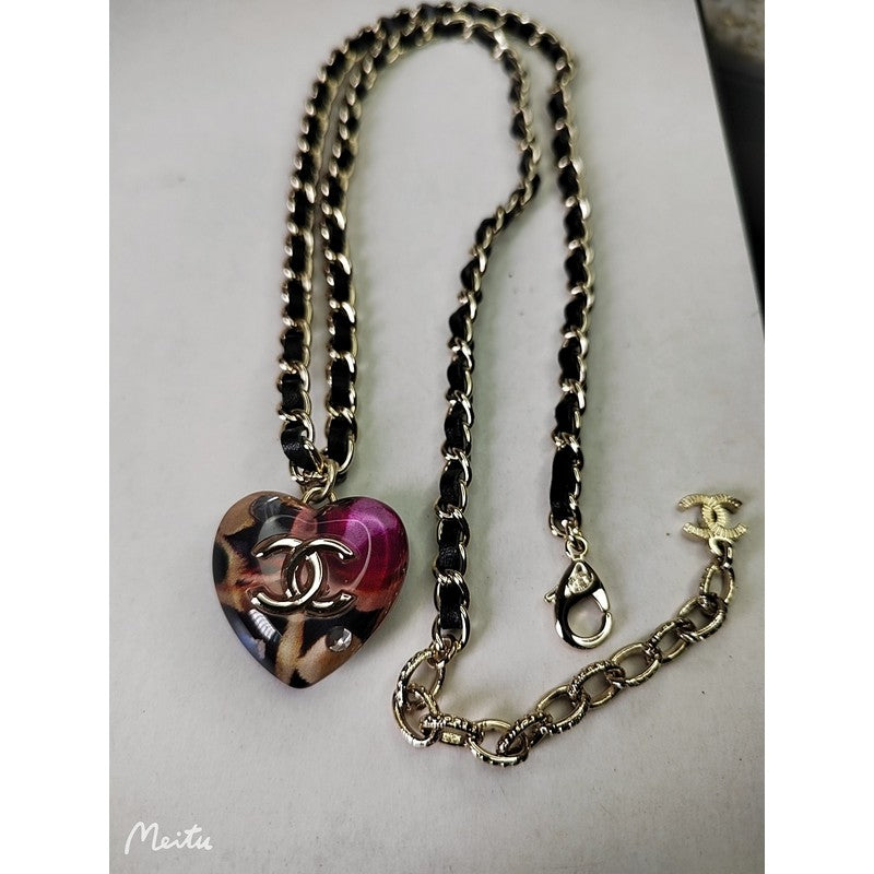 18K Chanel Heart Pendant Necklace
