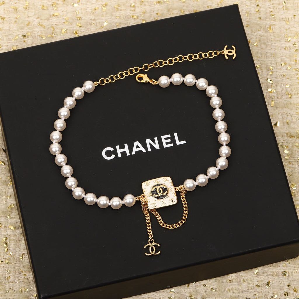 18K Chanel Pearls Choker Necklace