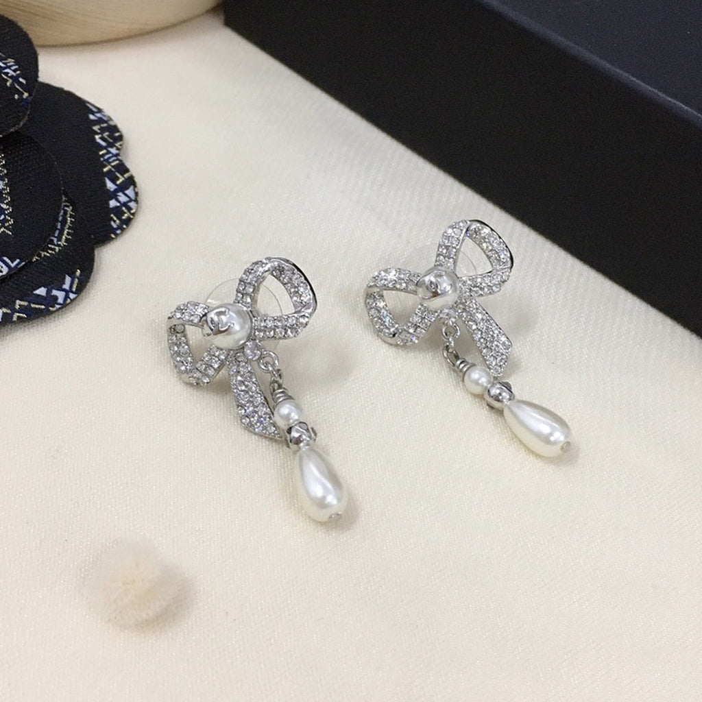 18K Chanel Bow Tie Diamonds Earrings