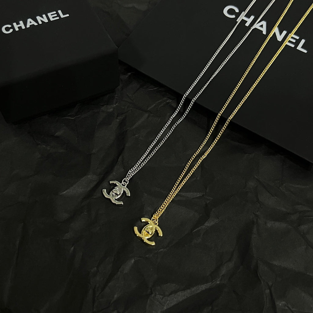 18K Chanel Vintage Necklace