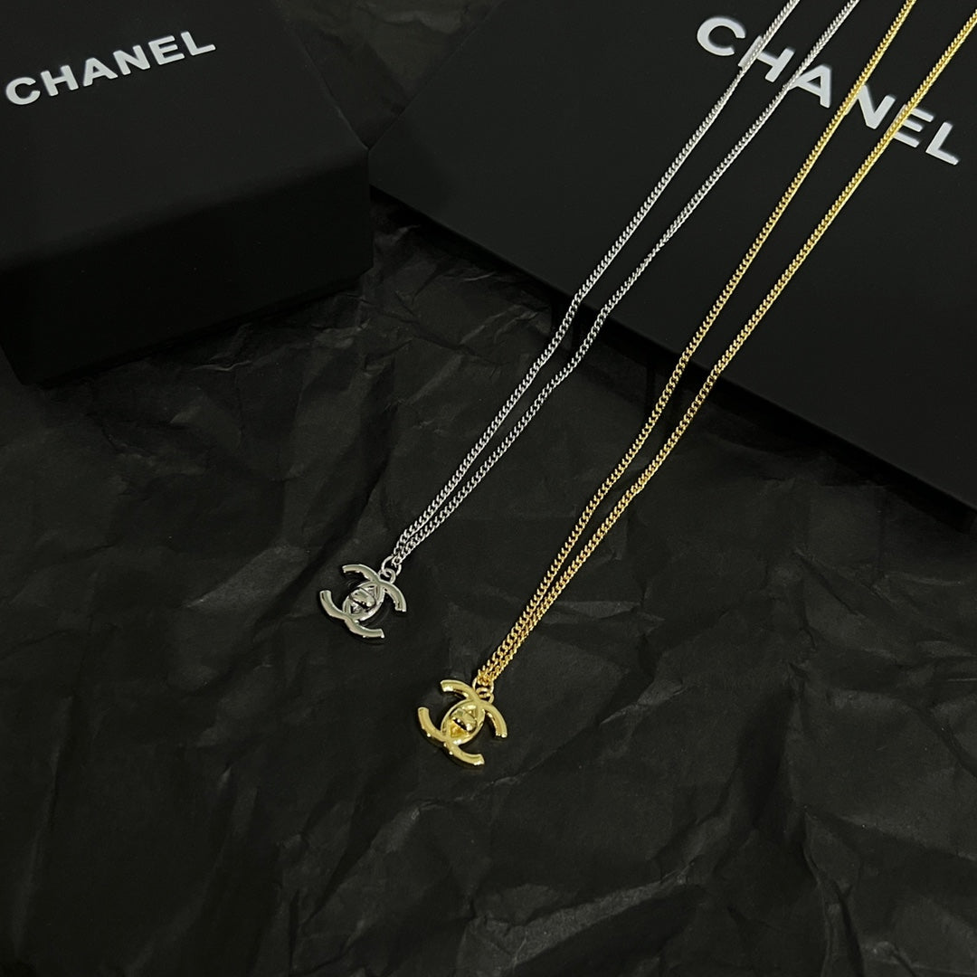 18K Chanel Vintage Necklace
