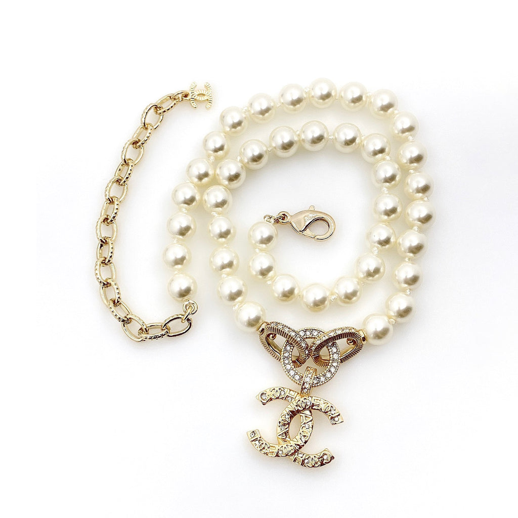 18K Chanel Pearls Choker Necklace