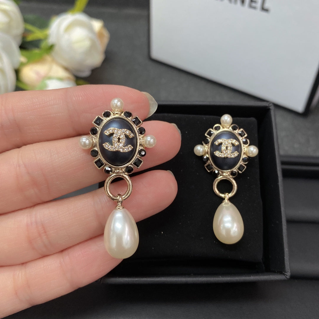 18K Chanel Pearl Pendant Earrings