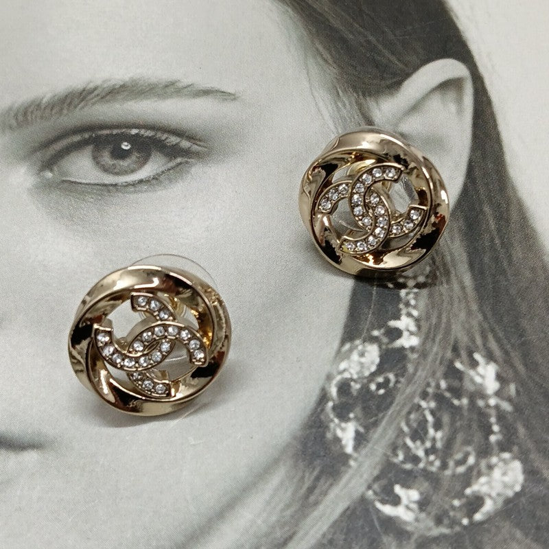 18K Chanel Round Diamond Gold Earrings