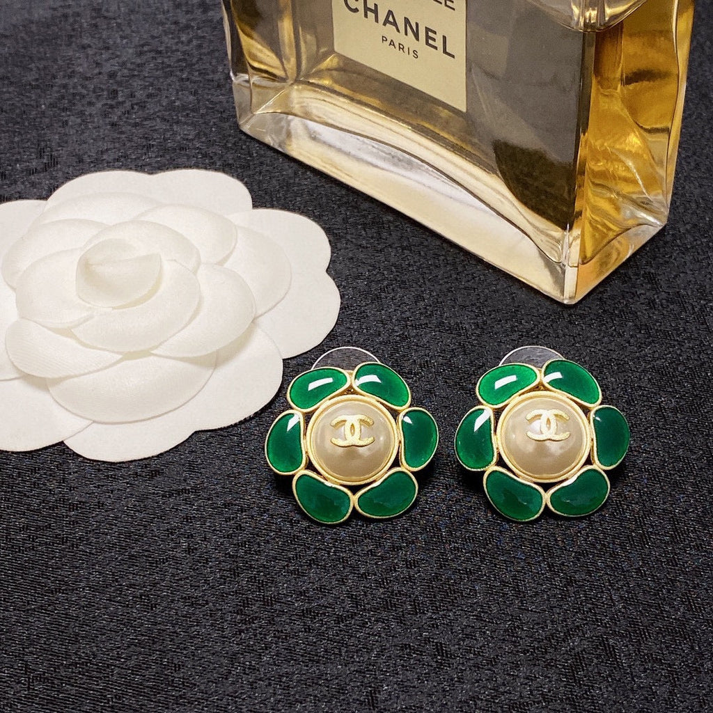 18K Chanel Emerald Petals Earrings