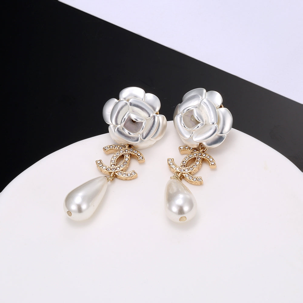 18K Chanel Flower Pearl Earrings