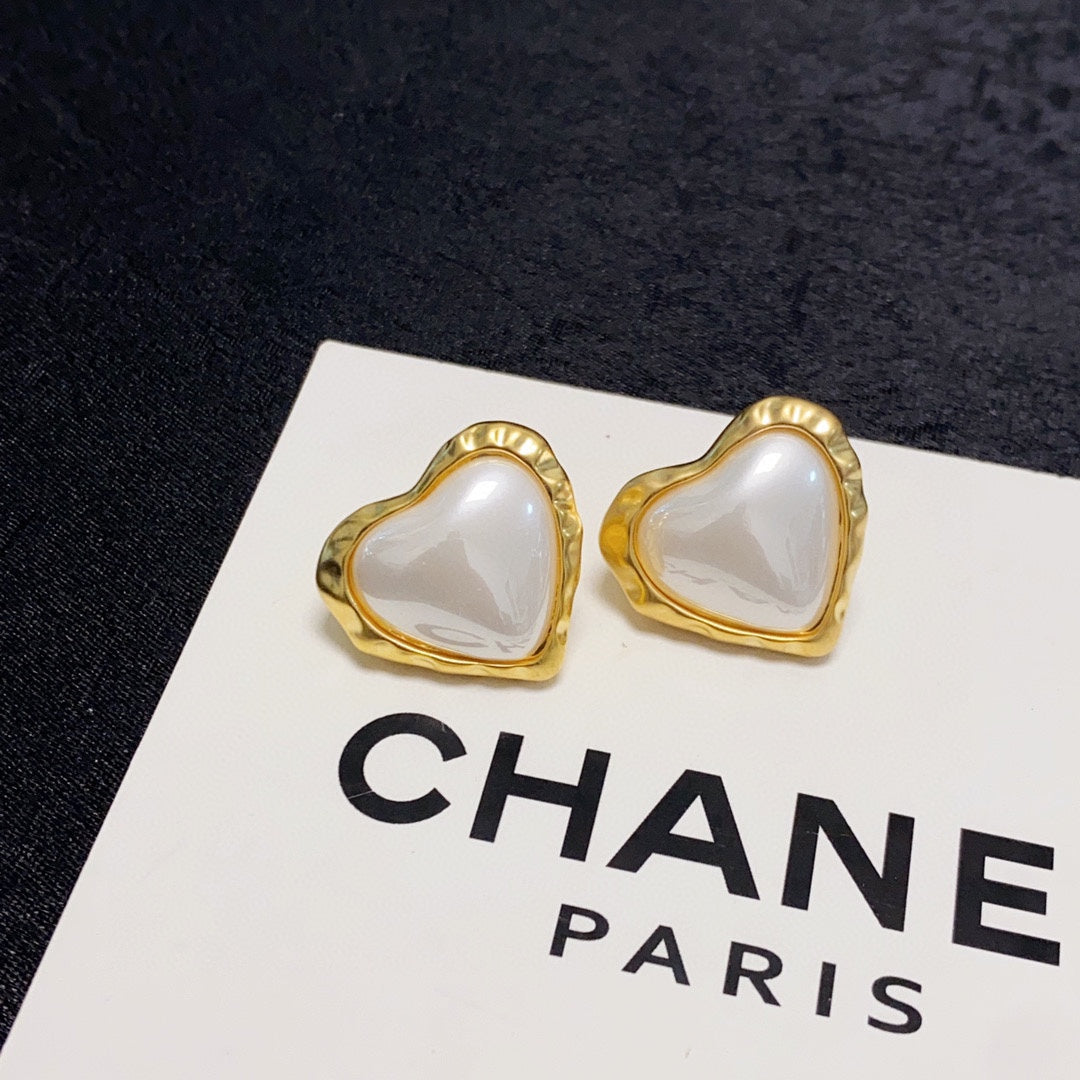 18K Chanel Heart Pearl Earrings