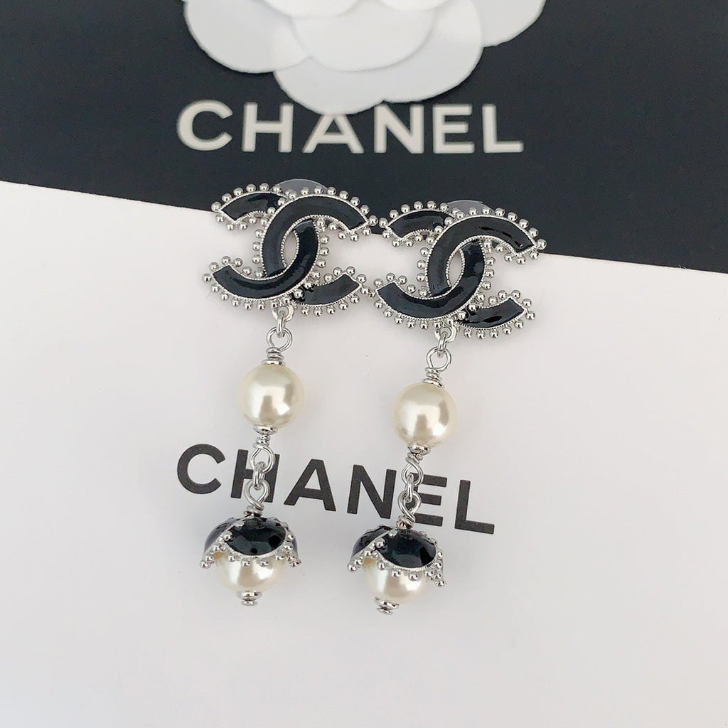 18K Chanel Pearl Crystals Earrings